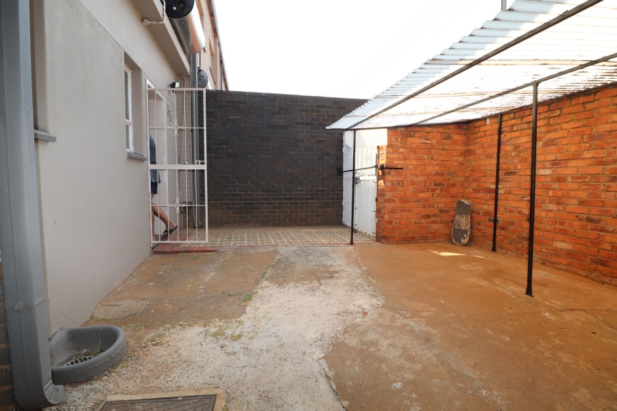 To Let 2 Bedroom Property for Rent in Adamayview North West